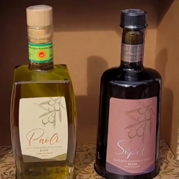 2 bottiglie di olio d'oliva dell'azienda agricola san gregorio